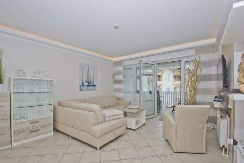 Wohnbereich mit großer Sofalandschaft